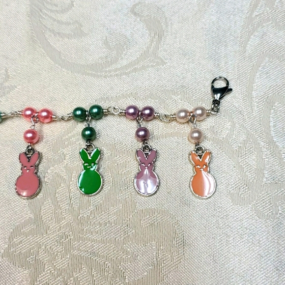 Multicolor Pearl Bunny Bracelet! - Picture 4 of 4